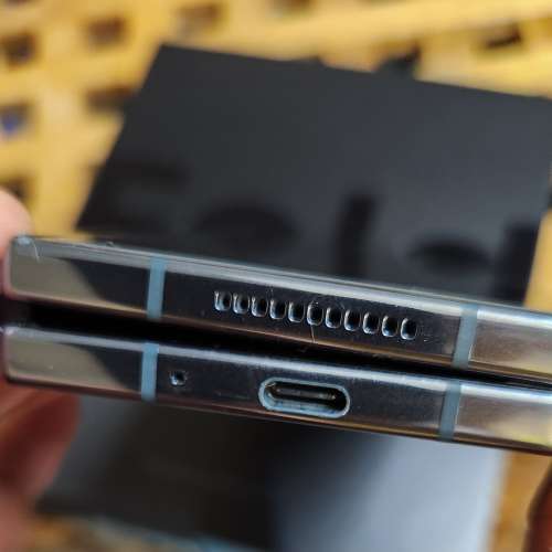 Samsung Galaxy Z Fold 4 ( 炭灰綠)