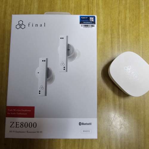 Final ze8000 白色+送耳機線夾一個