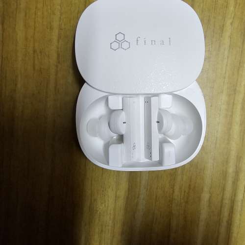 Final ze8000 白色+送耳機線夾一個