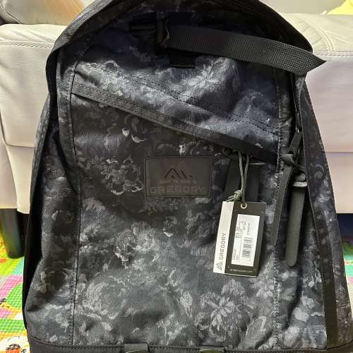 全新* Gregory Backpack 黑花26L - 二手或全新手袋、背包, 潮流及名牌