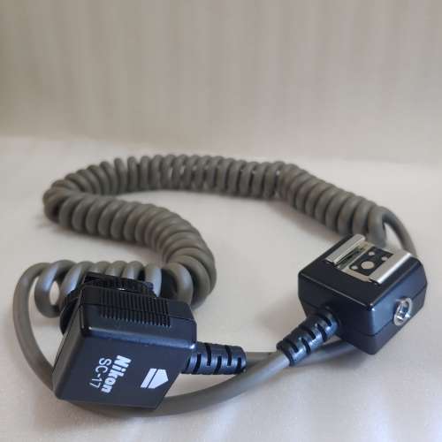 Nikon hood HS-14 & SC-17 TTL Remote Cord
