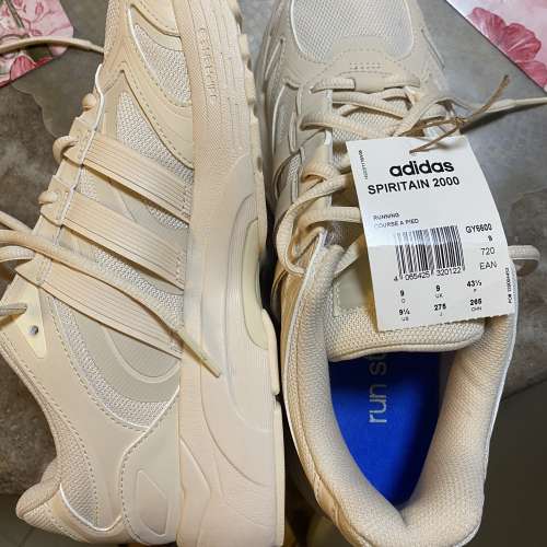 Adidas 全新運動波鞋
