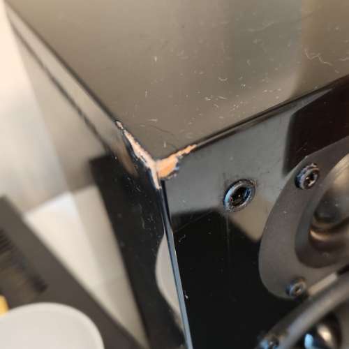 放80%新QUAD ELITE STATELITE 鋼琴木書架喇叭一對=$600