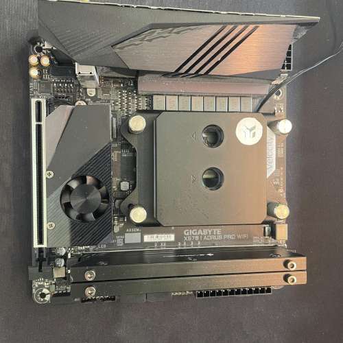 Ryzen 3900x + EK-Velocity  / Gigabyte 6800 xt gaming oc + EK-Quantum Vector