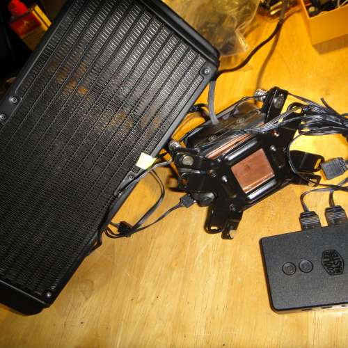 安耐美ENERMAX LIQMAX III RGB 240虹彩晶凌一體式水冷散熱器