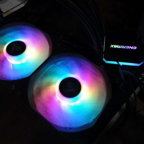 安耐美ENERMAX LIQMAX III RGB 240虹彩晶凌一體式水冷散熱器