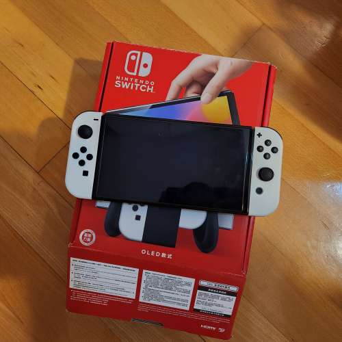 放 switch 白色Oled版行貨有保養連2隻games