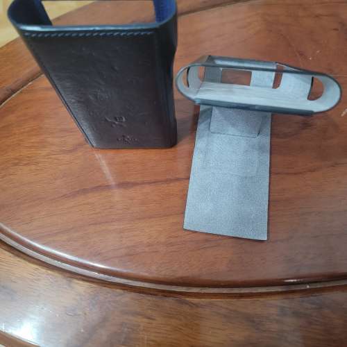 Sony 金/黑磚1代  dignis(深墨綠色)+MITER(黑色)皮套