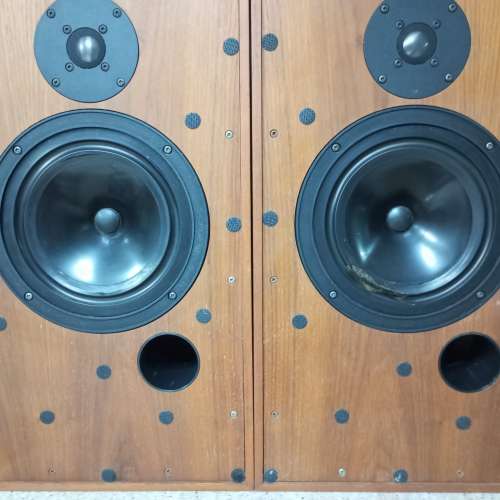 Harbeth HL5 speakers