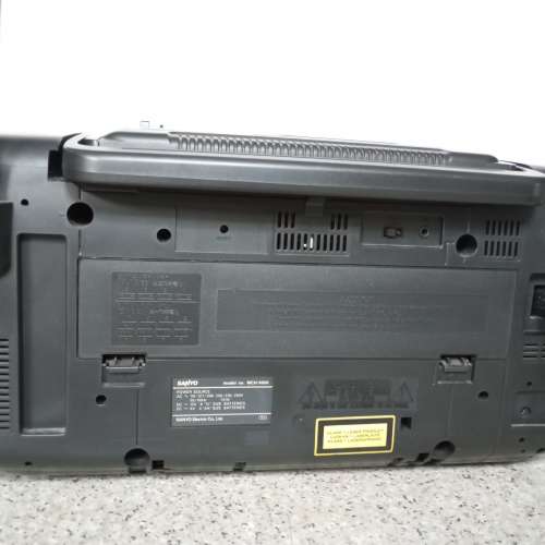 Sanyo MCH-900K手提機...可插電220v....卡帶收音6碟cd