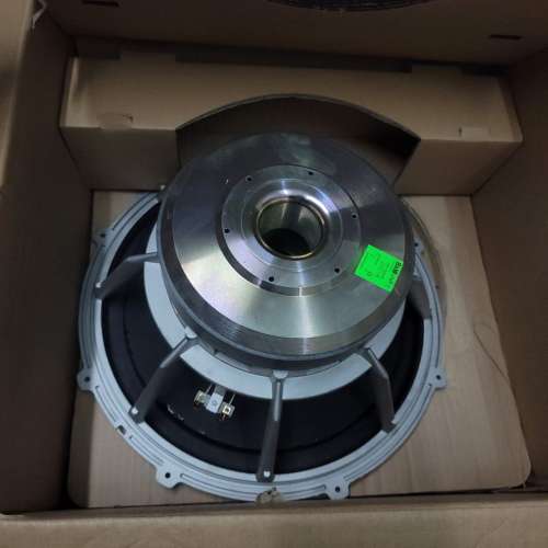 Bowers & Wilkins CT SW15 無源 15 英寸低音炮是大型家庭影院的理想選擇