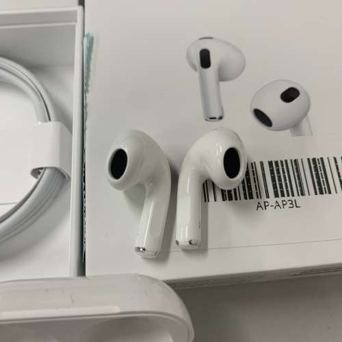 99%New Apple AirPods 3 with Lightning Charging Case MPNY3, 保到14-7-2024