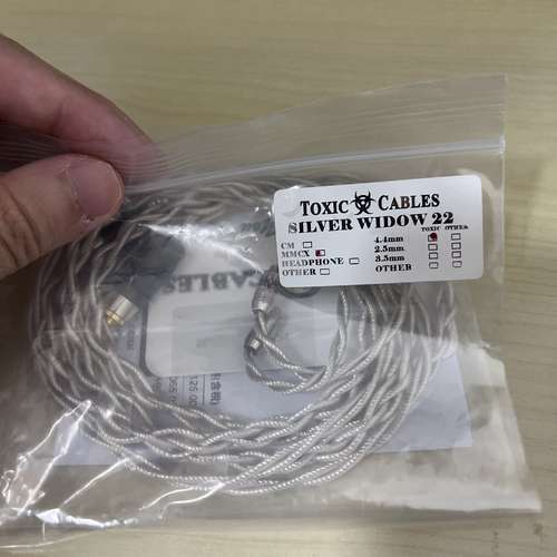 Toxic cable Silver Widow V3 MMCX to 4.4