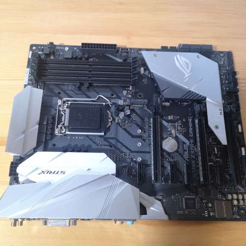 (新淨) Asus ROG STRX Z370-E GAMING主板跟原裝背板 (運作正常 已更新Bios)