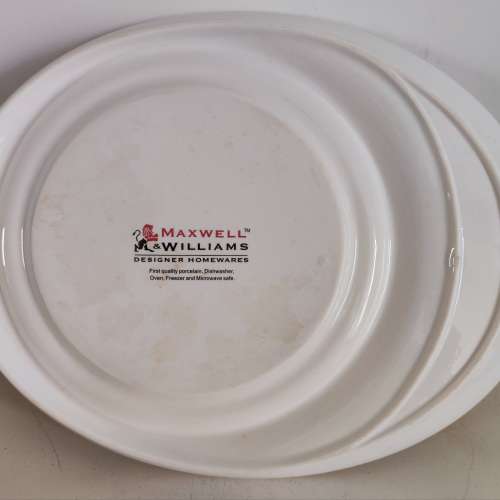 全新 Maxwell & Williams 白色瓷碟連竹製切板