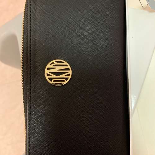 DKNY 十字纹长款拉链钱包钱夹