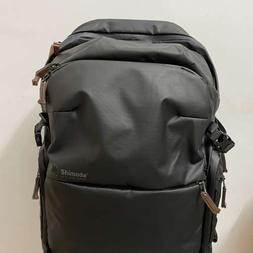 Shimoda Explore 35 V2 (Black) with Medium DSLR Core Unit