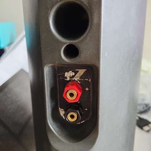 放逾90%新無崩花及摩改CELESTION MP1坐枱或可掛牆喇叭一對=$500