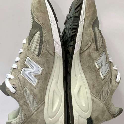 95% New - New Balance 990v2 us9
