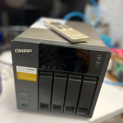 80% 新 QNAP TS-453A NAS 網絡儲存裝置 連 2 x 2TB WD NAS HDD