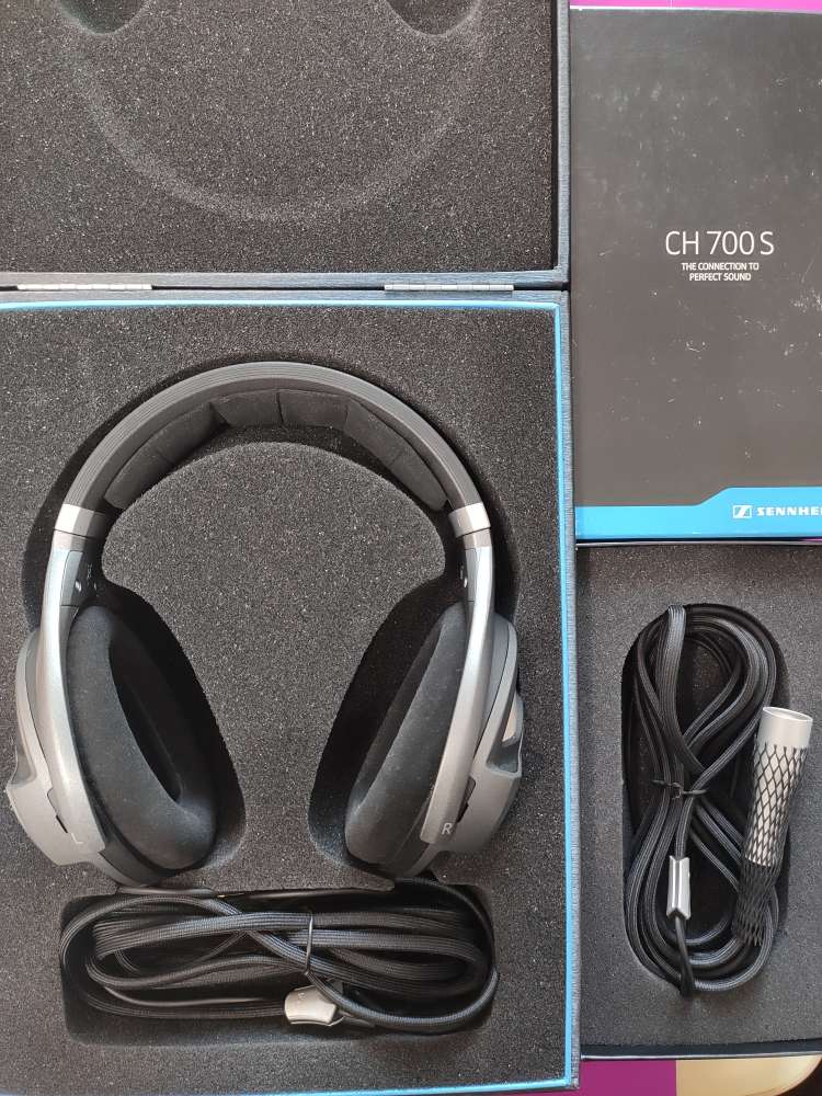 ヘッドホン SENNHEISER HD700 + CH700S SENNHEISER HD700 + CH700S 【公式通販】