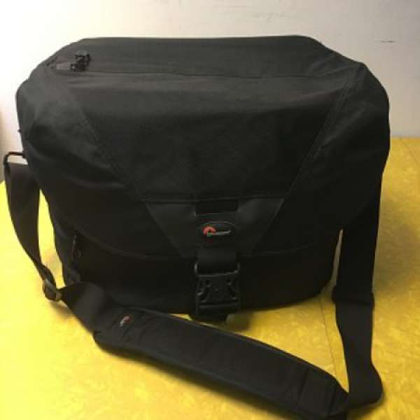Lowepro Stealth Reporter D650 AW Shoulder Bag
