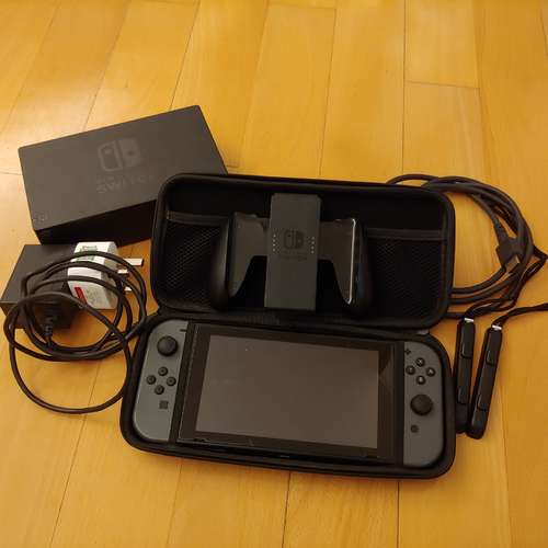 Switch 行貨大電版主機 連3隻games