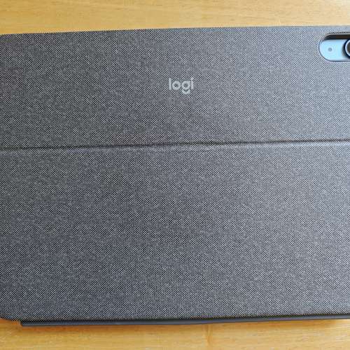 Logitech Combo Touch 保護殼 (iPad Air 第4代及第5代2022版用)