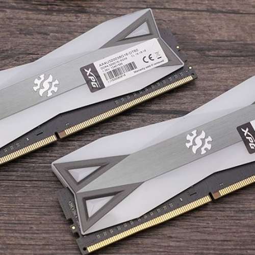 ADATA XPG SPECTRIX D60G 超大面積視覺燈效 RGB 炫光 , DDR4  3200MHz  8GBx2=16GB