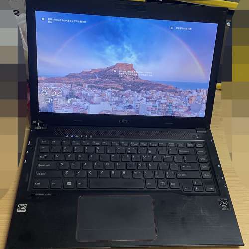 Fujitsu LifeBook UH554 超薄 13.3” 1.5kg i5 8G Windows 10 金屬殼