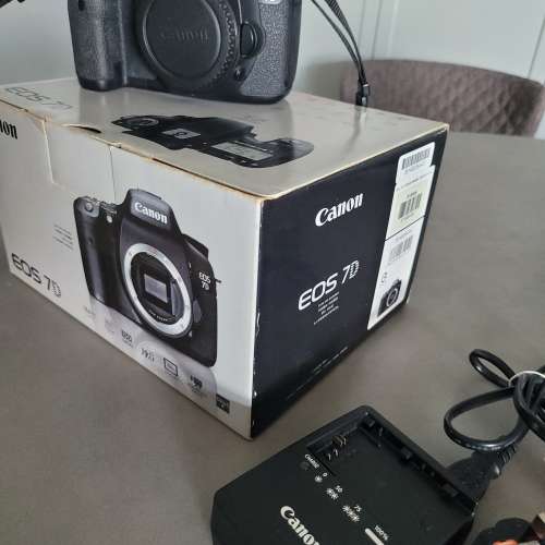 平讓canon EOS 7D body