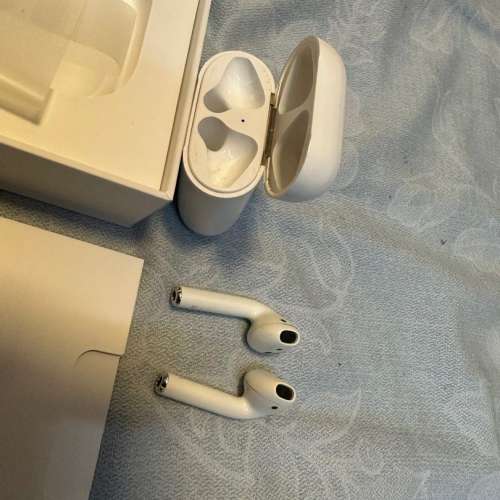 AirPods 第一代，右耳無聲 / AirPods 1st Gen, the right earpiece has no sound