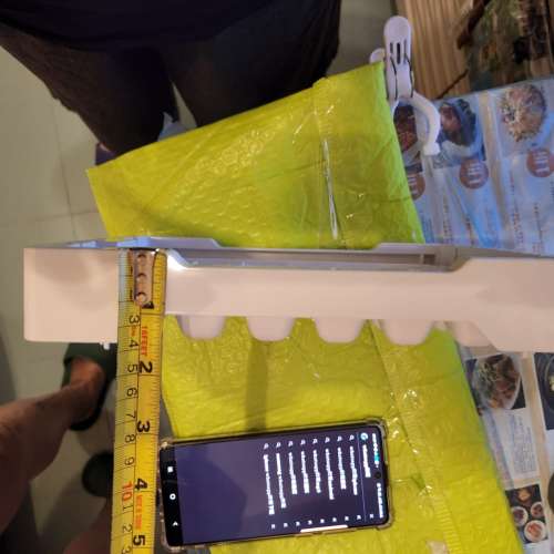 雪櫃 冰兜 / 冰盤 / 製冰格 , 只需扭轉,便可取出冰塊, 尺寸可參閱圖片。