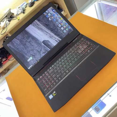 RGB電競 Intel&reg; Core&trade; i7-8750 遊戲手提電腦，外觀時尚霸氣，RGB炫彩鍵盤，15.6英...