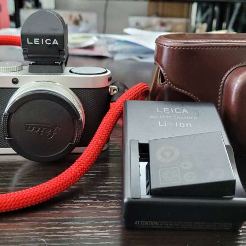 95%newLeica X2 silver + Leica evf2