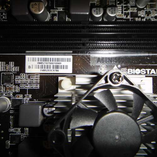 全新 Mother Board Biostar A68N-5600E itx 主版 ((Window10Home 授權啟用碼))