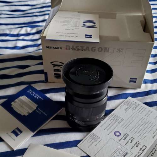 Canon Carl Zeiss Ze 28 mm f2 & 100 mm F2 marco
