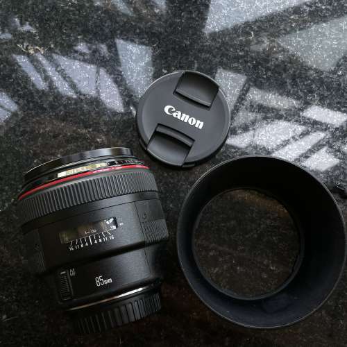 Canon EF 85mm 1.2 L USM