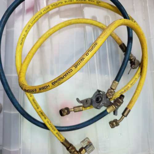 汽車入雪種喉，合舊式雪種用，屯門良景村取。