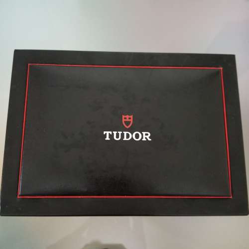Tudor box
