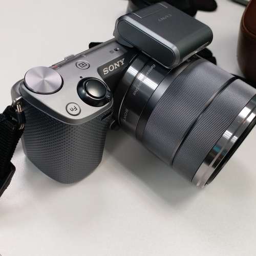 SONY NEX-5R with E 18-55 mm F3.5-5.6 OSS