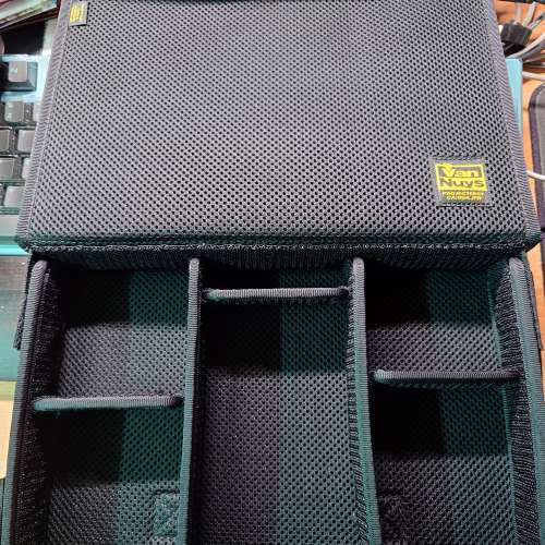 放 99%新 VANNUYS E045 6格耳機盒 VER 2.0 (WIDE 加闊版)