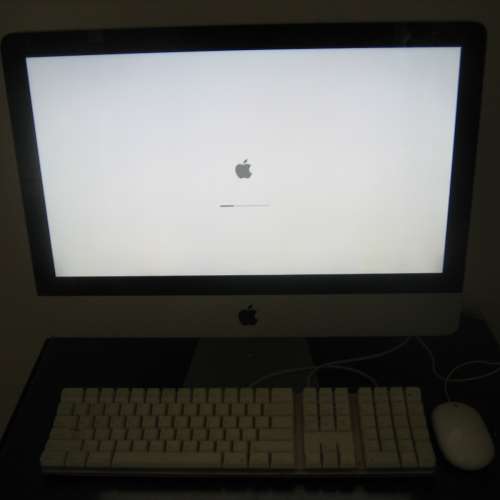 代友出售  iMac 21.5' i3 3.0GHz  2010 連apple keyboard  &  mouse