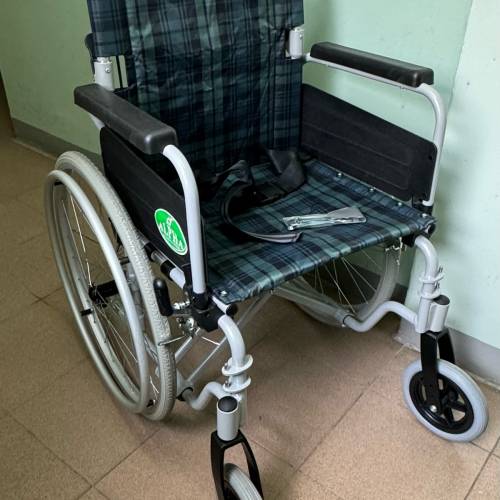 九成新不鏽鋼輪椅