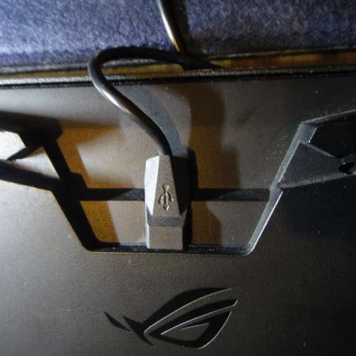 ASUS 華碩 RGB 機械式電競鍵盤 - M802