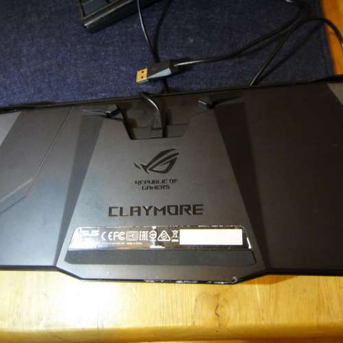 ASUS 華碩 RGB 機械式電競鍵盤 - M802