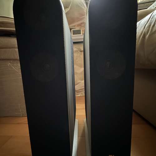 KEF five two series model 7 speakers with cables