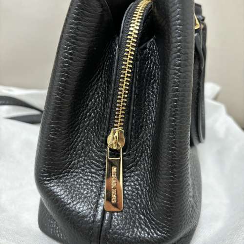 Michael Kors 荔枝紋皮防刮兩用三層可手提/斜背袋