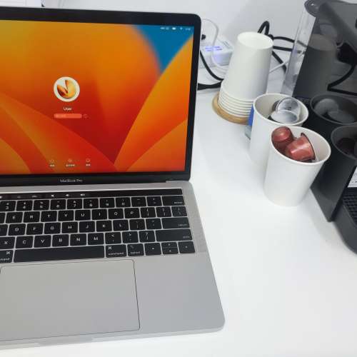 極新淨Macbook Pro 2019 13-inch Two Thunderbolt 3 ports, wth TB Touch bar MacB...