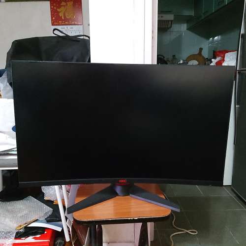 HKC 27&rdquo; LED 144Hz 曲Monitor